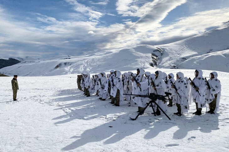 <p>Baş Qərargah rəisi Ermənistanla sərhəddə getdi +VİDEO</p>