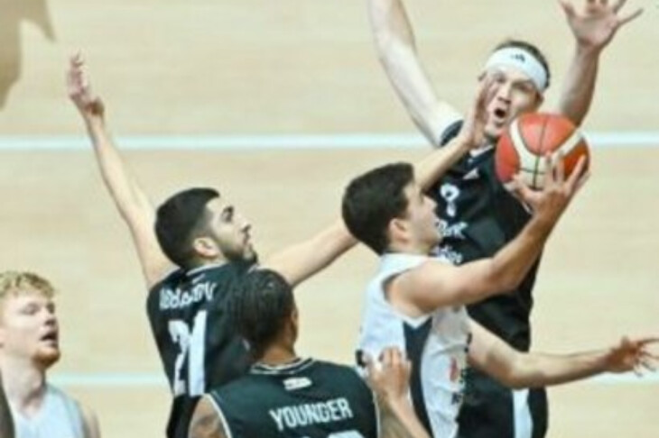 <p>Basketbol: "NTD-İndiqo" liderliyi ələ alıb</p>