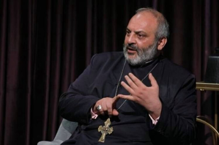 <p>Erməni keşiş erməniləri Azərbaycanla müharibəyə çağırdı&nbsp;</p>