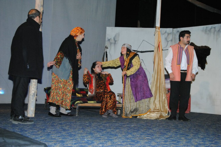 <p>Sumqayıt Dövlət Dram Teatrında növbəti tamaşaya&nbsp;daxili baxış keçirilib +FOTO=7</p>