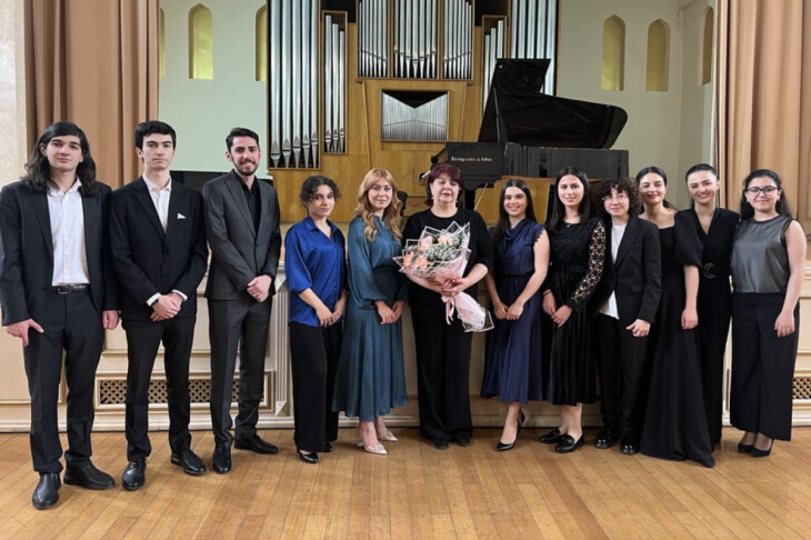 <p>&ldquo;Dünya azərbaycanlılarının Həmrəylik günü&rdquo;nə həsr olunmuş konsert keçirildi +FOTO=15</p>