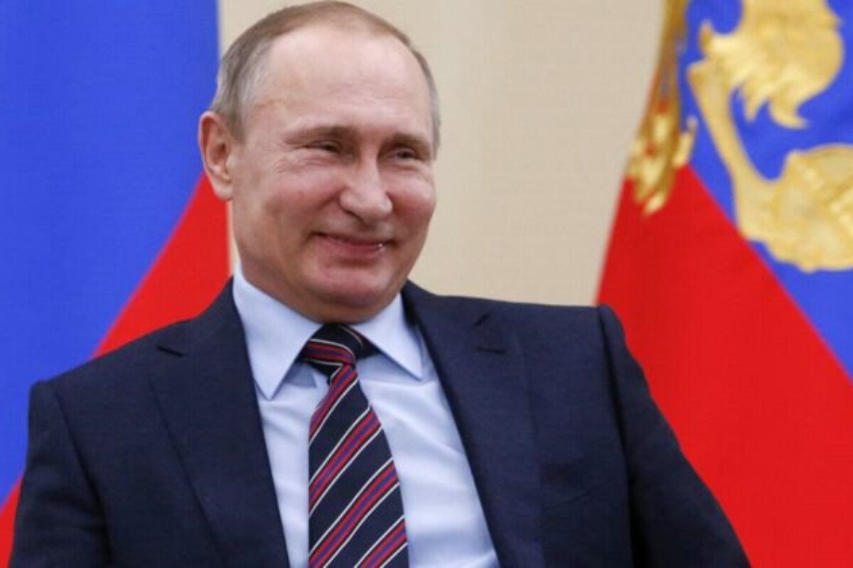 <p>Putinin vizit kartı hərracda&nbsp;2 milyona satıldı&nbsp;+FOTO</p>