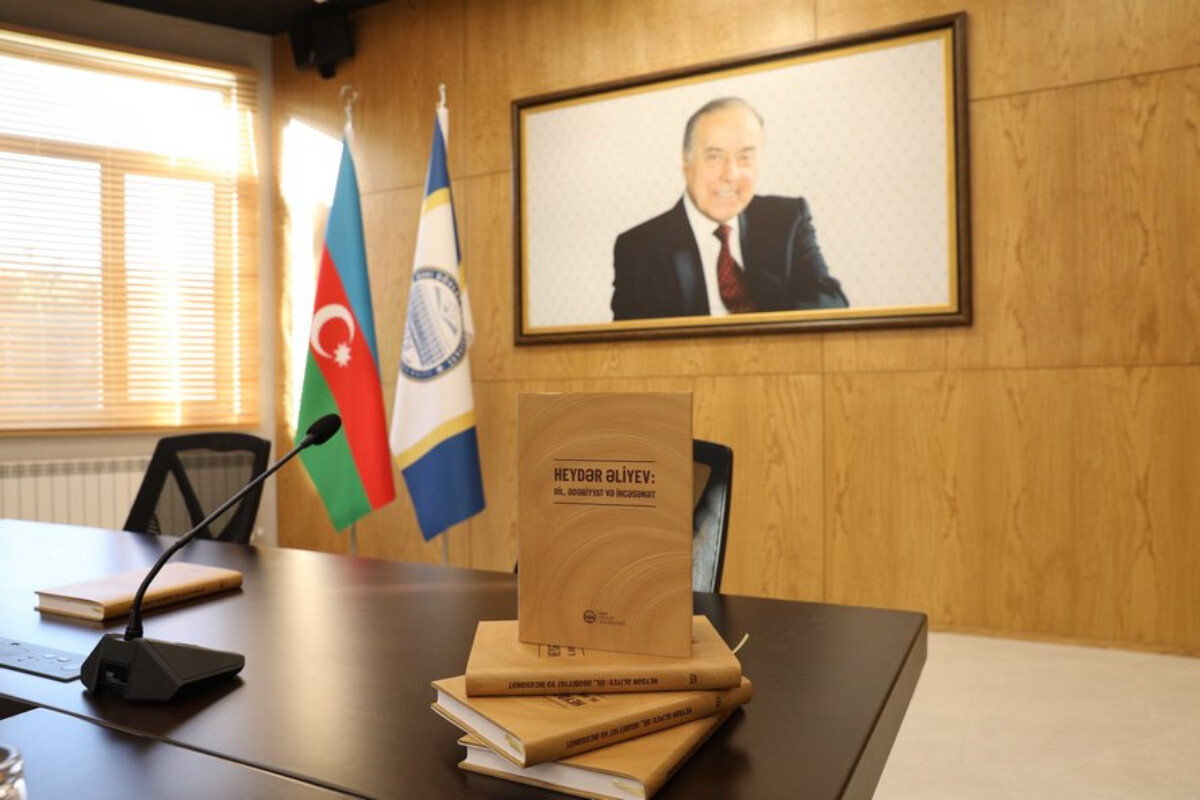 <p>BDU-da &ldquo;Heydər Əliyev: dil, ədəbiyyat və incəsənət&rdquo; kitabının təqdimatı&nbsp;+FOTO=13<br />
&nbsp;</p>