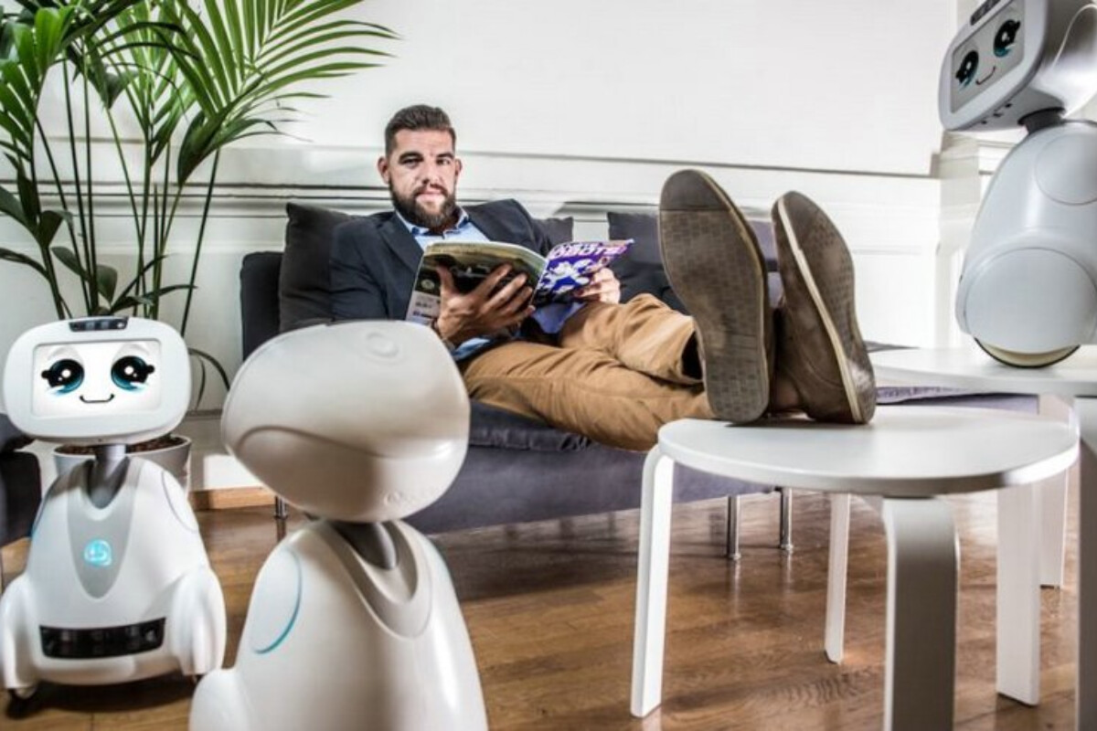 <p>Bir robot xidmətçi ilə yaşamaq necədir?</p>