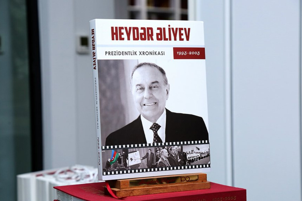 <p>AMEA-da &ldquo;Heydər Əliyev. Prezidentlik xronikası: 1993-2003&rdquo; kitabının təqdimatı olub&nbsp;+FOTO=13<br />
&nbsp;</p>
