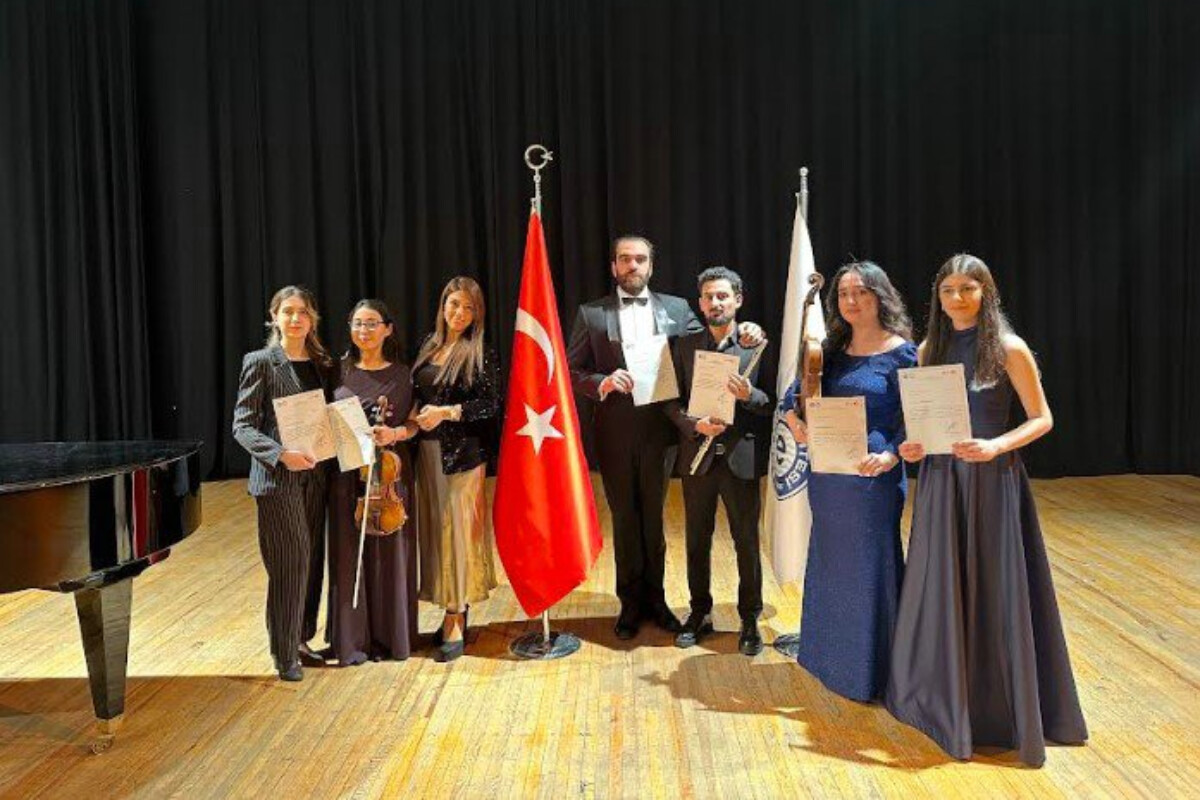 <p>Türkiyədə &ldquo;Gənclərə dəstək&rdquo; layihəsi çərçivəsində &ldquo;1 əsrlik yol&hellip;&rdquo; adlı konsert təşkil edilib +FOTO=14</p>