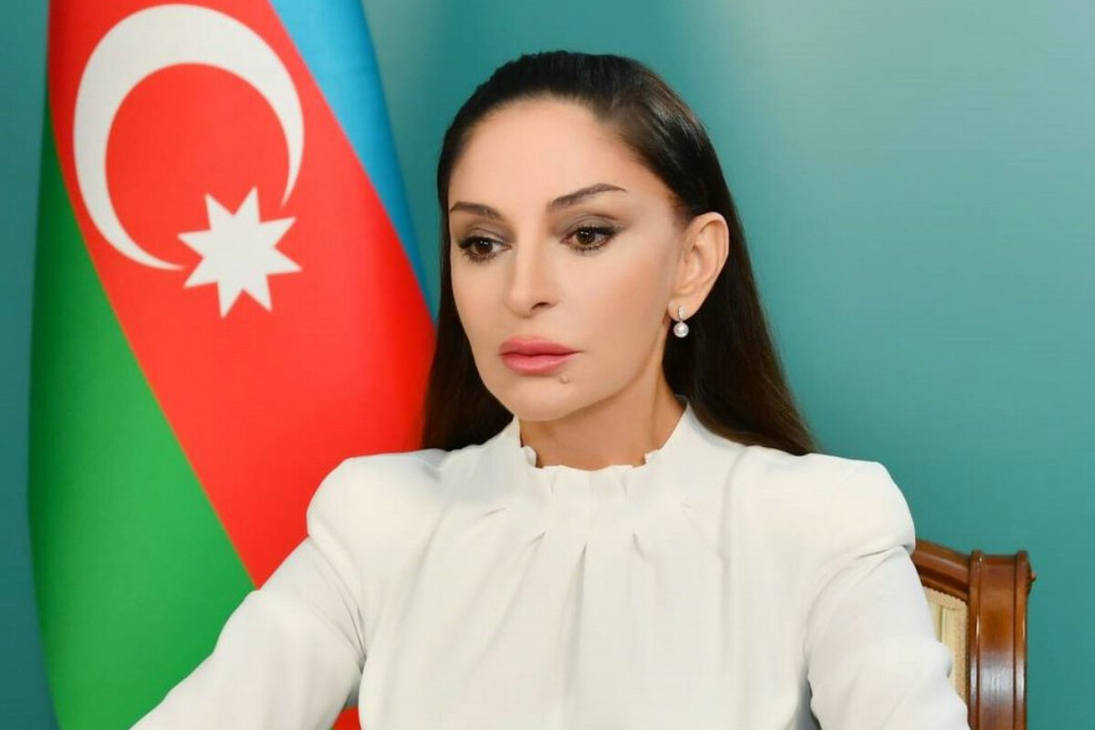 <p>Mehriban Əliyeva xristian icmasını təbrik etdi&nbsp;</p>