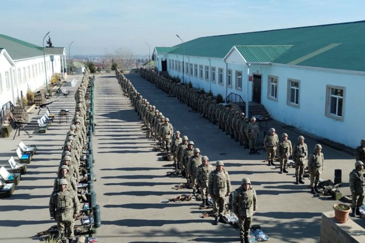 <p>Hərbi hissələrdə döyüş texnikası və silahlar yoxlanılır&nbsp;</p>