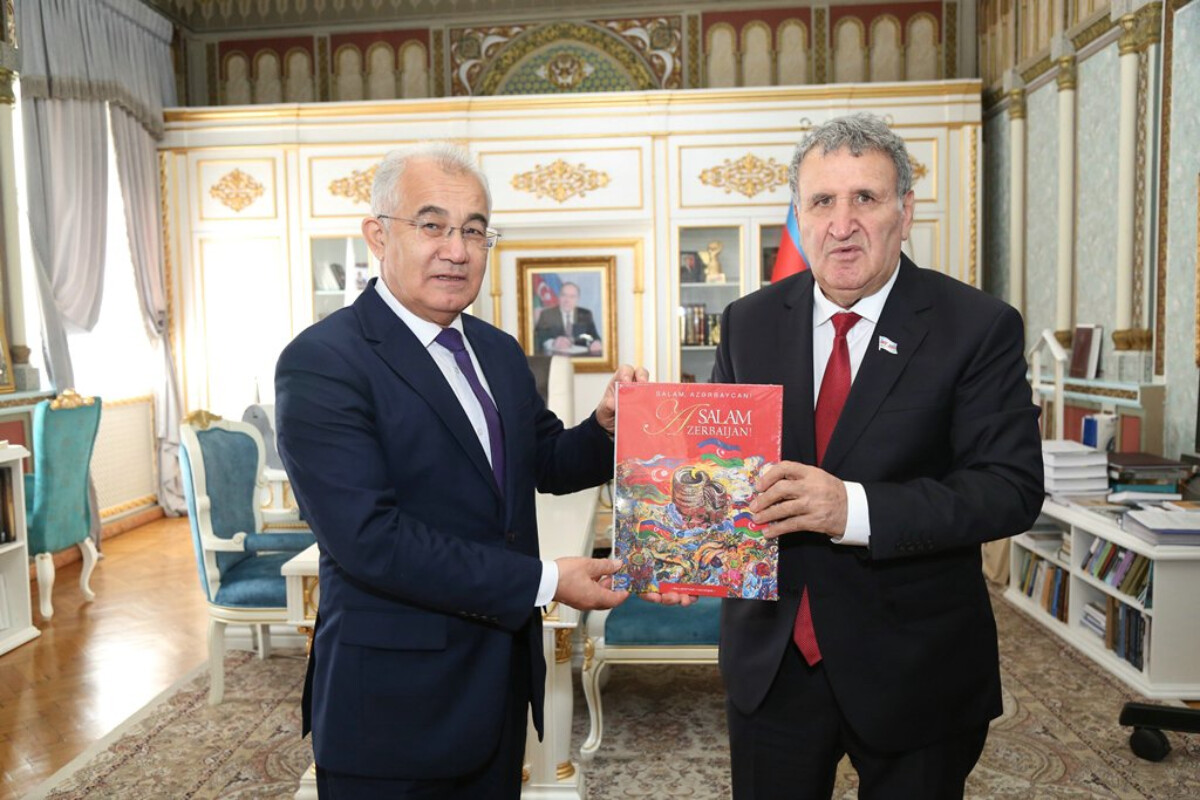 <p>İsa Həbibbəyli özbək nümayəndə heyəti ilə görüşüb<br />
&nbsp;</p>