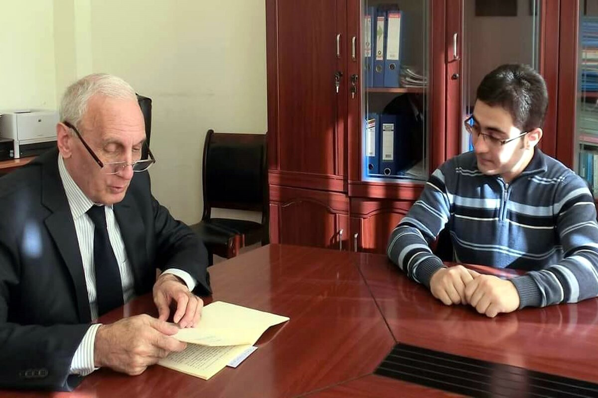 <p>Məmməd Rauf:&nbsp;O, Allahın bizə verdiyi canlı sözdür...</p>