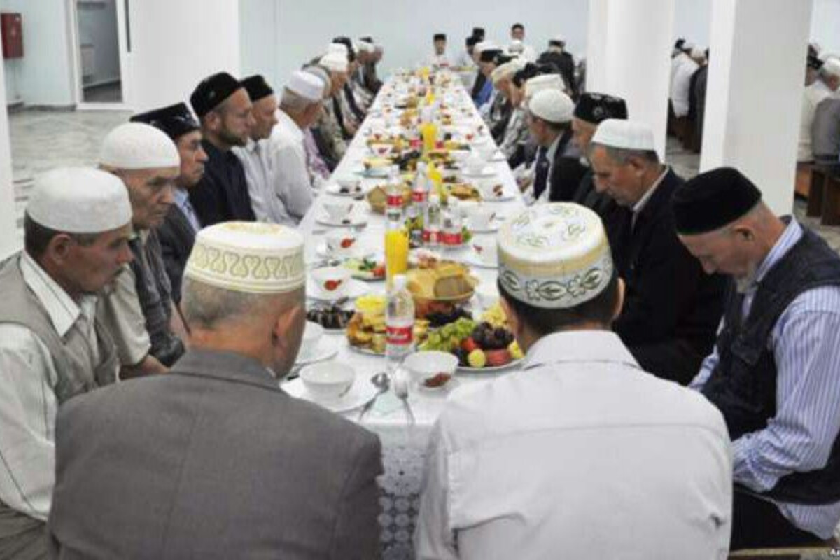 <p>&ldquo;Hüzr məclisində ehsan olmasın&rdquo; təklifi necə...</p>