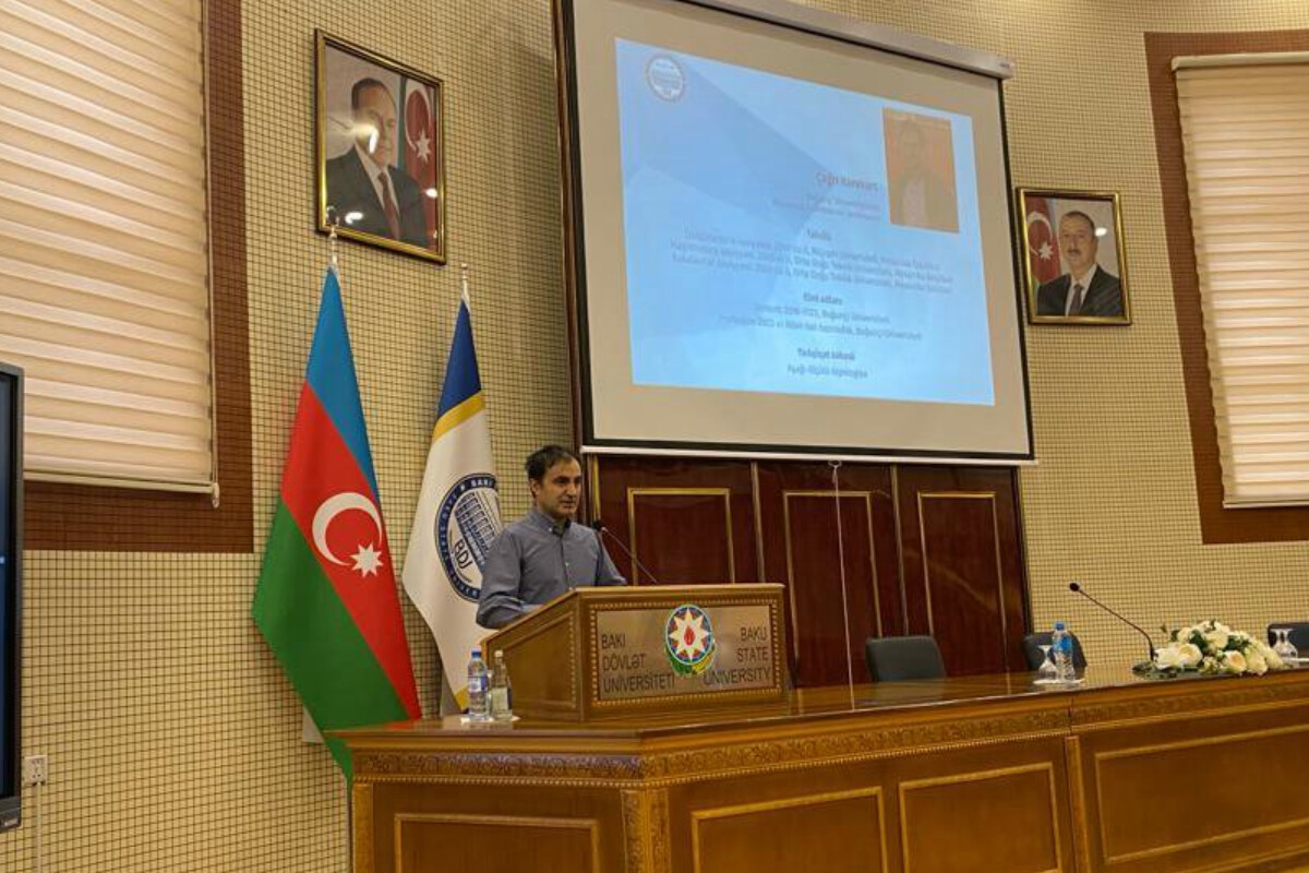<p>Boğaziçi Universitetinin professoru BDU-da müasir...</p>

<p>&nbsp;</p>