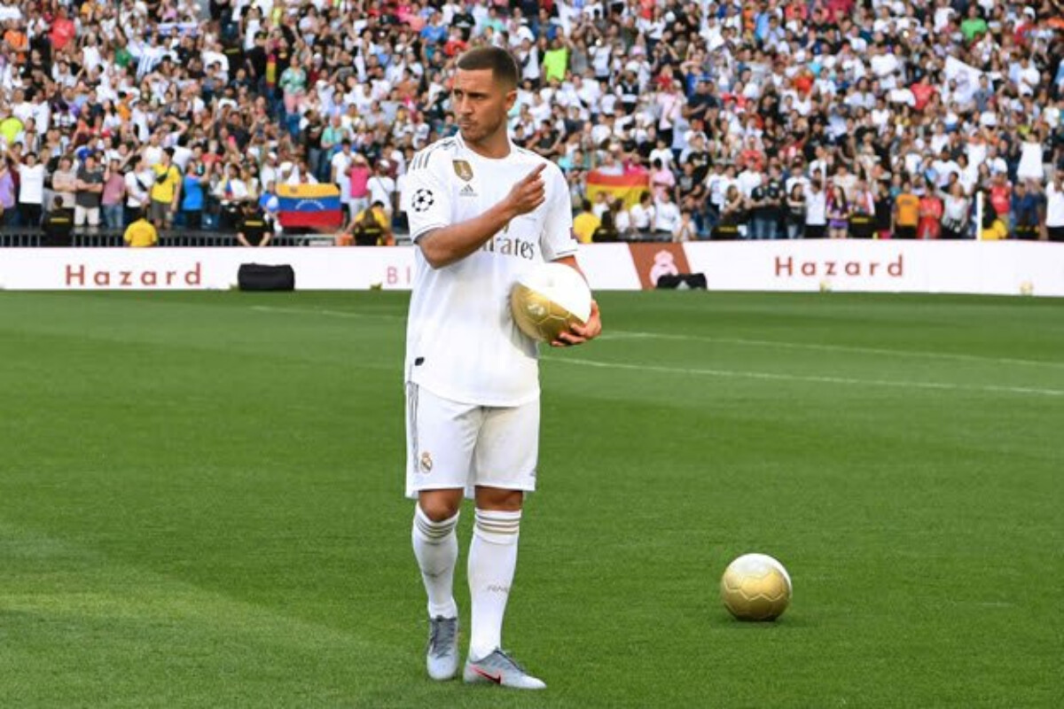<p>Eden Azar özünü Messi və Ronaldu ilə müqayisə edib&nbsp;</p>
