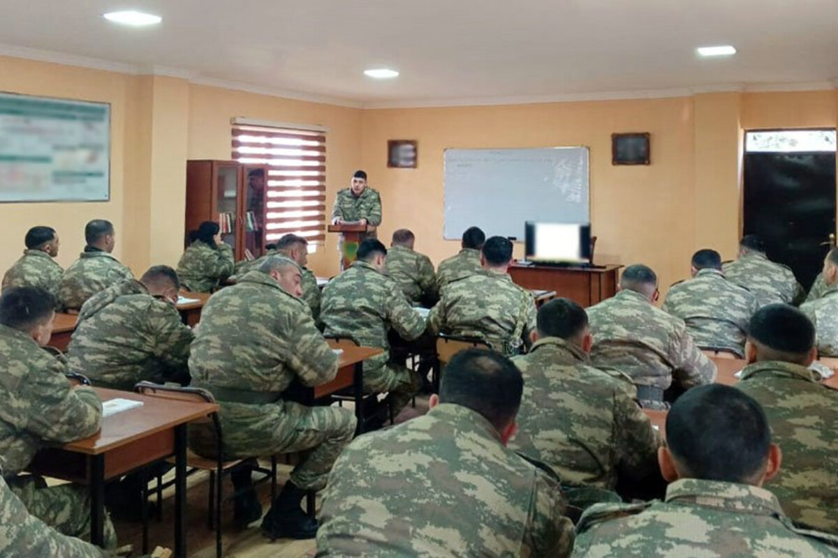 <p>Azərbaycan Ordusunda ictimai-siyasi hazırlıq...</p>
