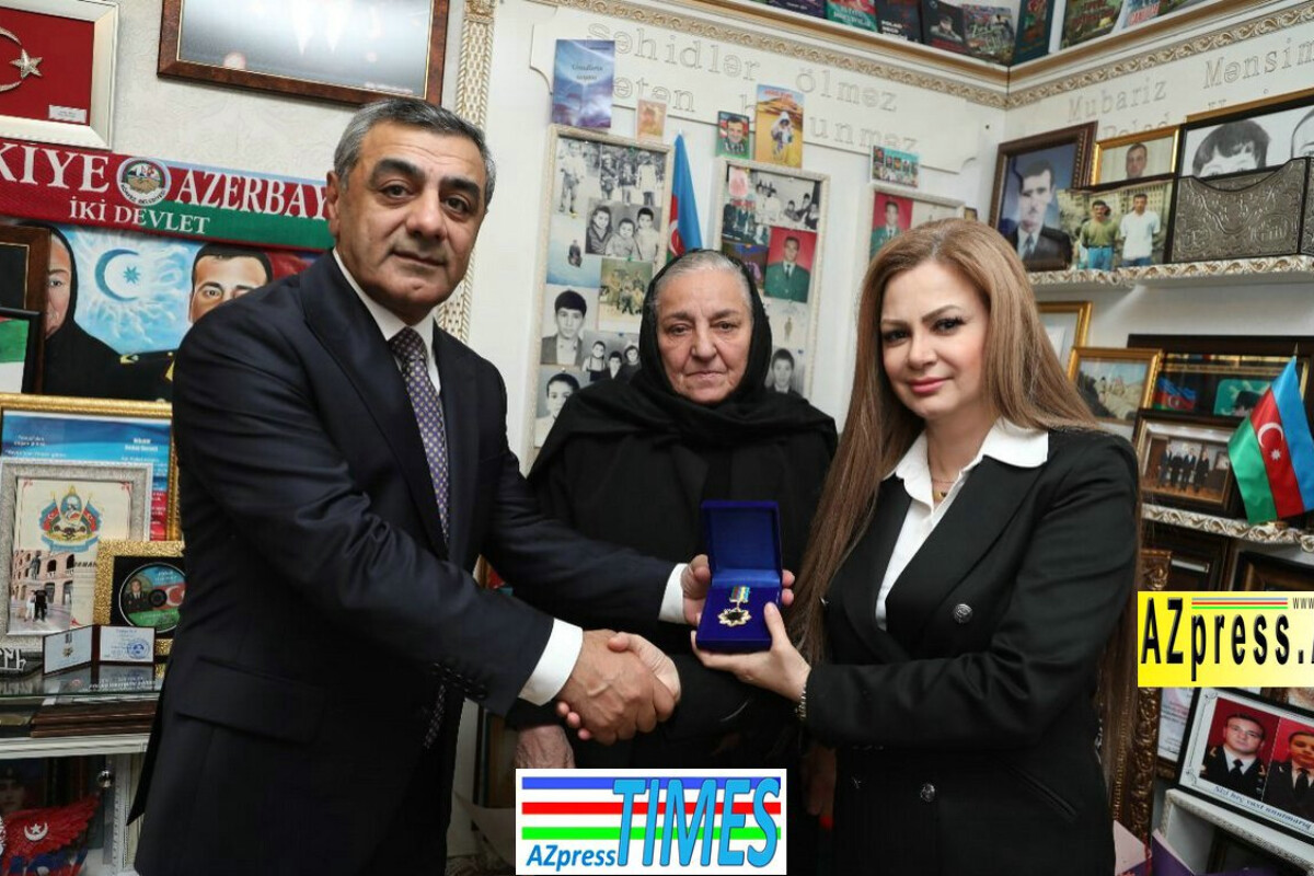 <p>BƏSTƏKAR SEVİNC TOFİQQIZINA &ldquo;POLAD HƏŞİMOV MEDALI&rdquo; VERİLİB</p>