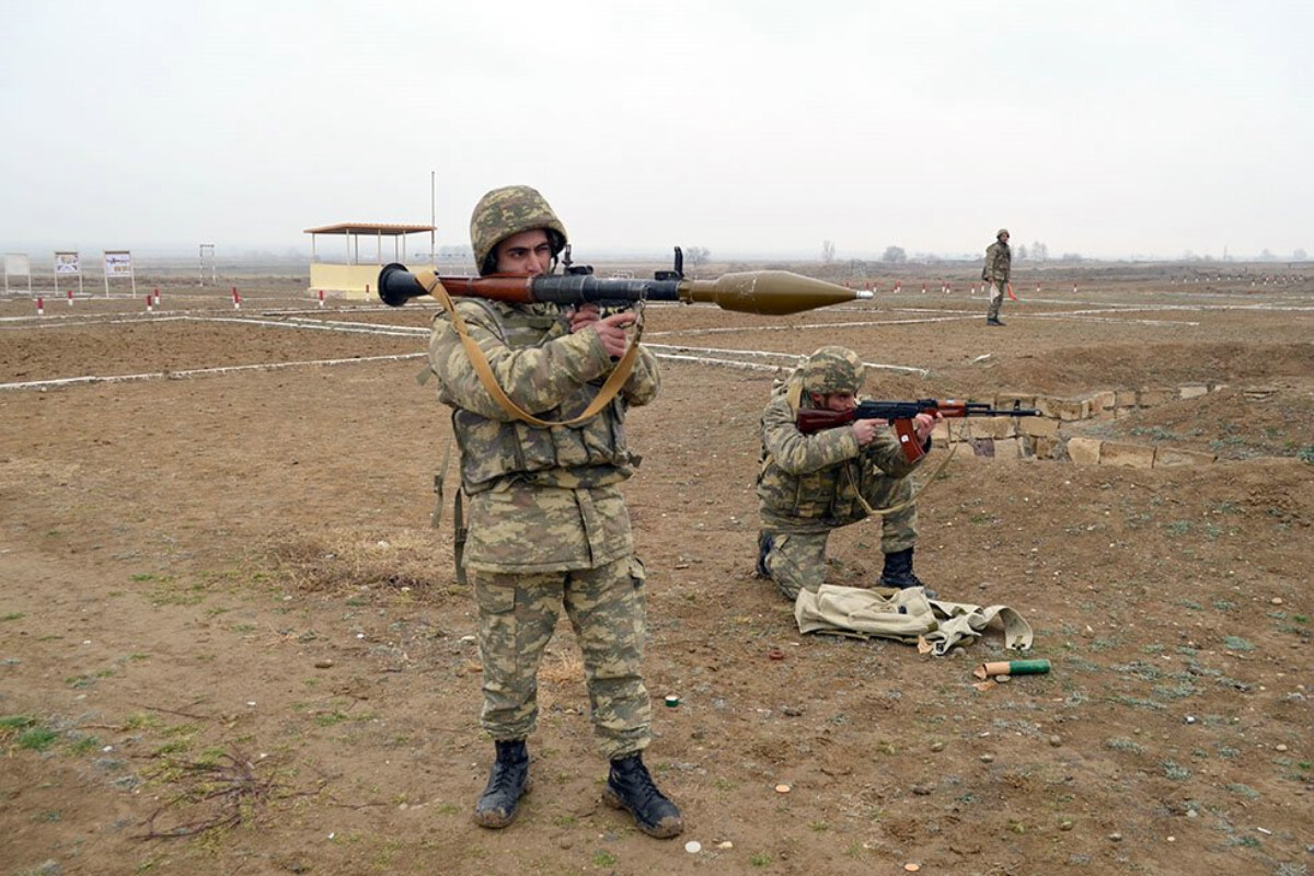 <p>Hərbi vəzifəlilərin praktiki vərdişləri təkmilləşdirilir&nbsp;</p>