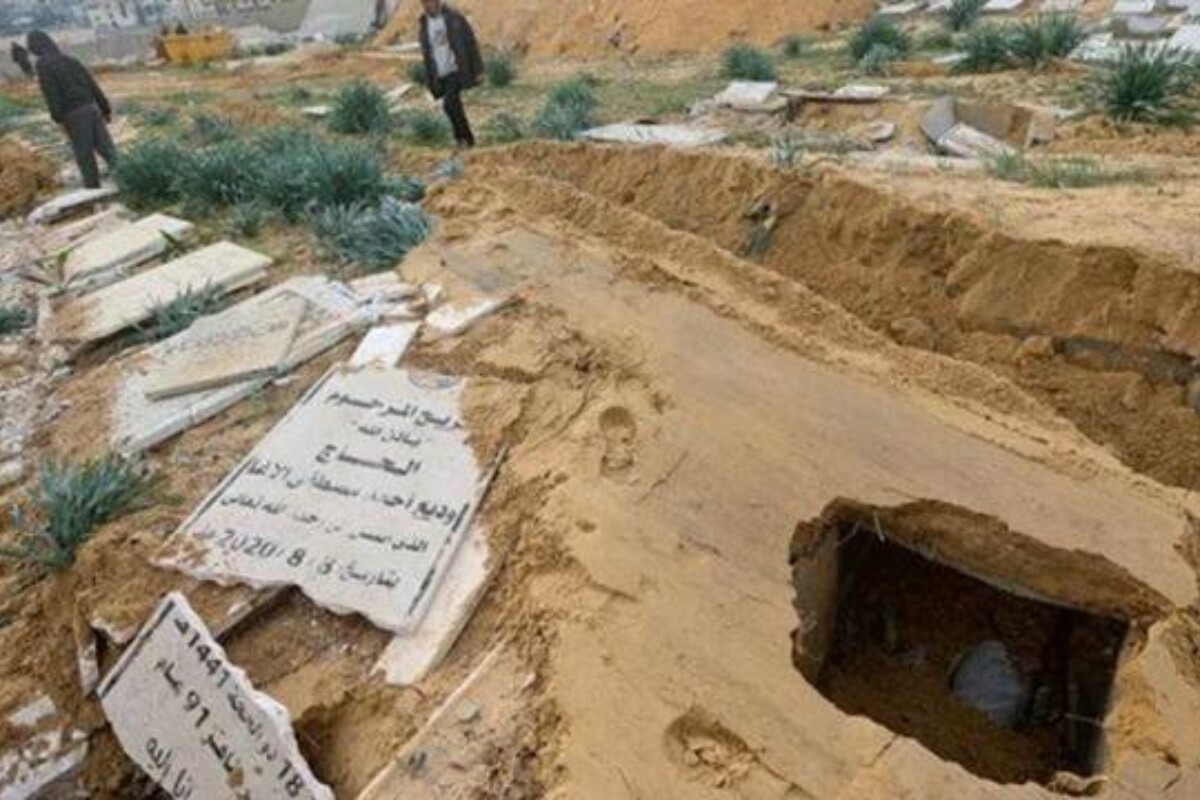 <p>İsrail hərbi təyyarələri qəbirstanlığı bombaladı</p>