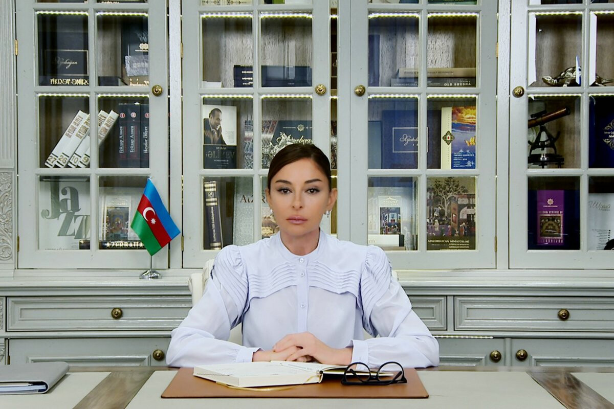 <p>Mehriban Əliyeva qadınları təbrik etdi&nbsp;</p>