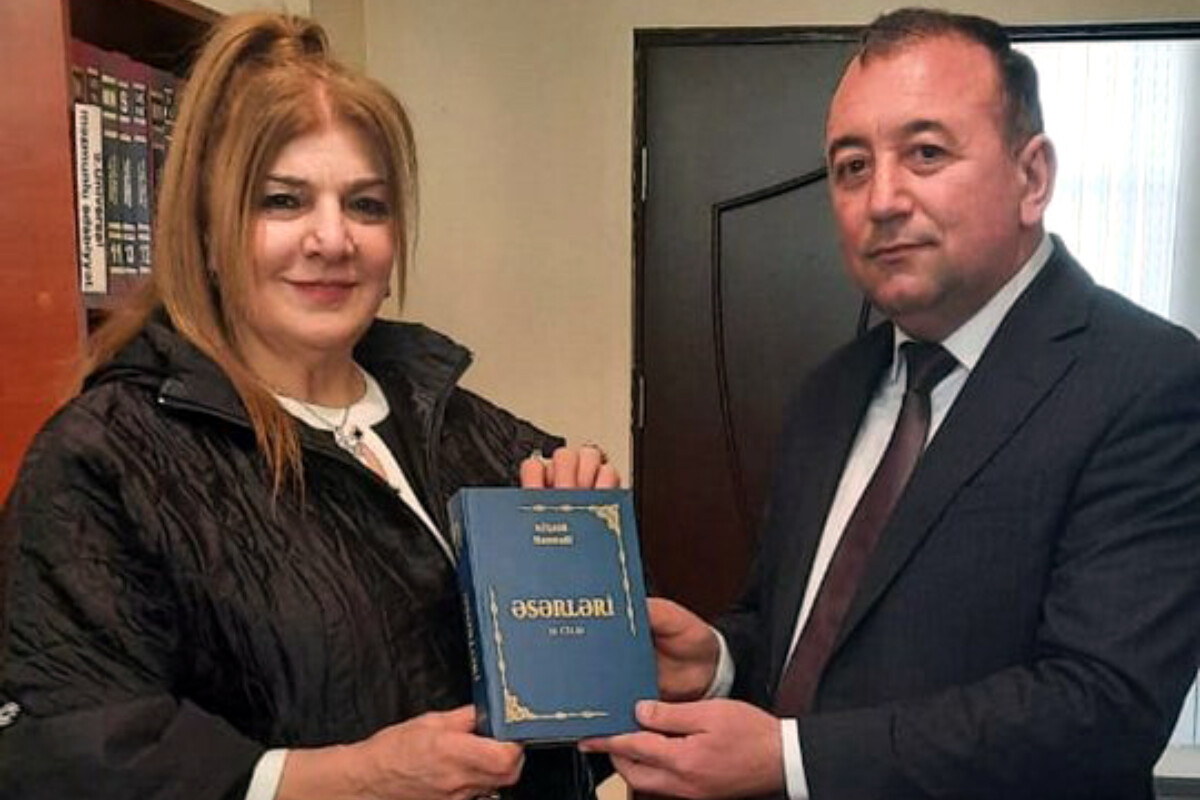 <p>Görkəmli yazıçı ilə görüş keçirildi</p>