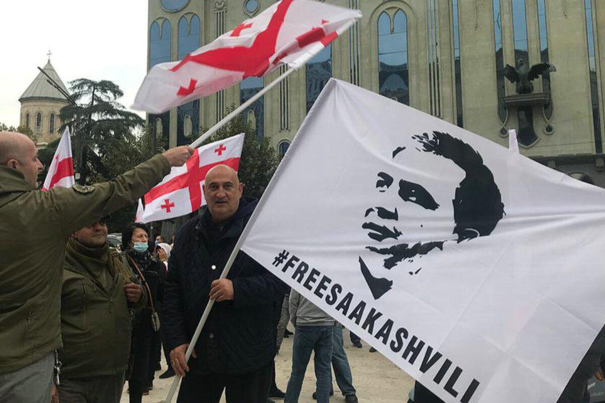 <p>Saakaşvilinin azad edilməsi üçün 150 min imza toplanıb</p>
