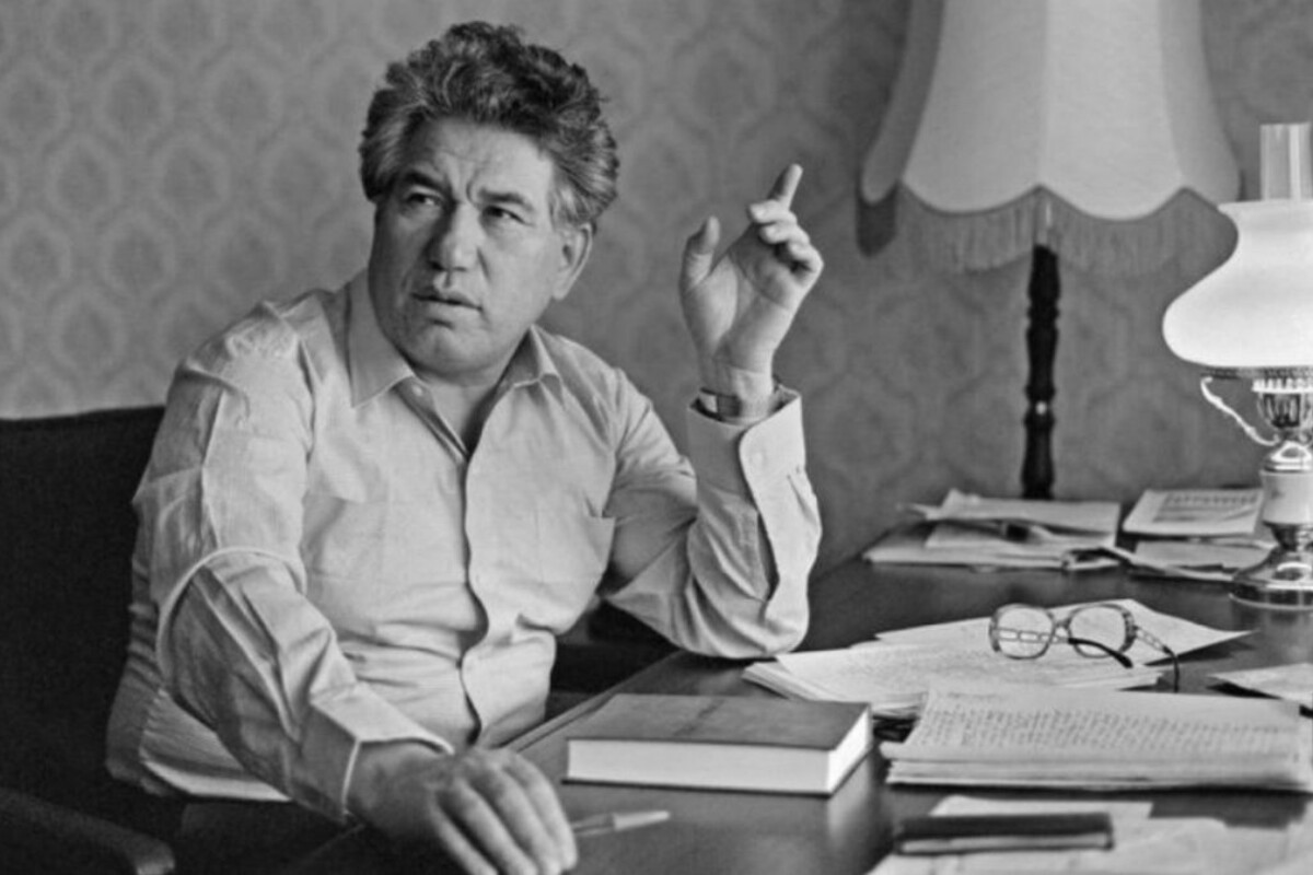 <p>BDU-da Çingiz Aytmatovun yaradıcılığına həsr olunmuş&nbsp;elmi seminar keçirilib</p>