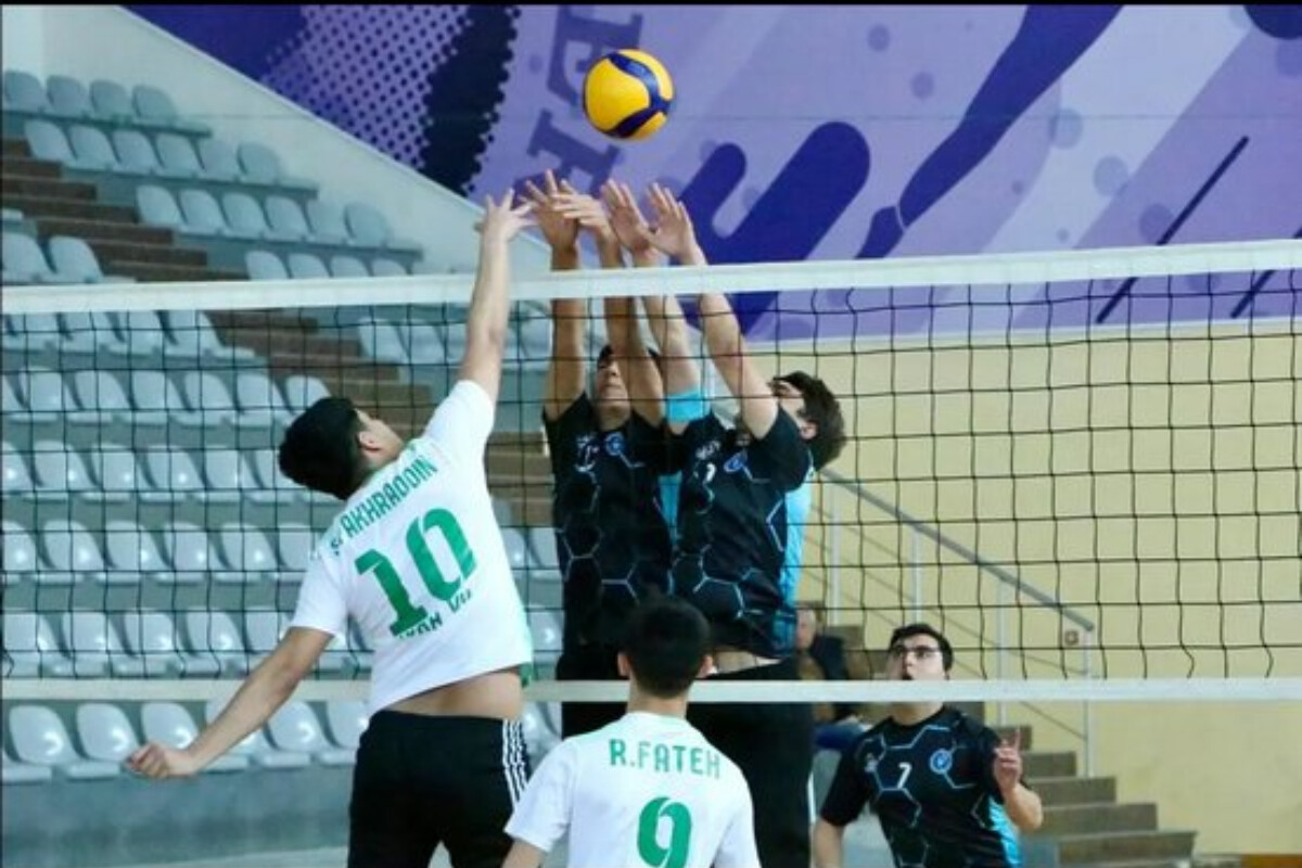 <p>16 yaşlı voleybolçu oğlanların ölkə birinciliyi davam edir</p>