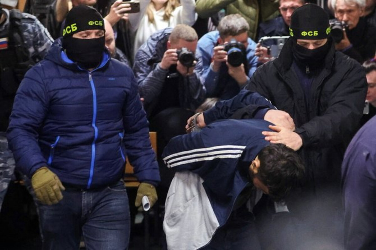 <p>Terror aktı ilə bağlı təqsirləndirilən şəxslərdən&nbsp;biri həbsdə saxlanılıb</p>