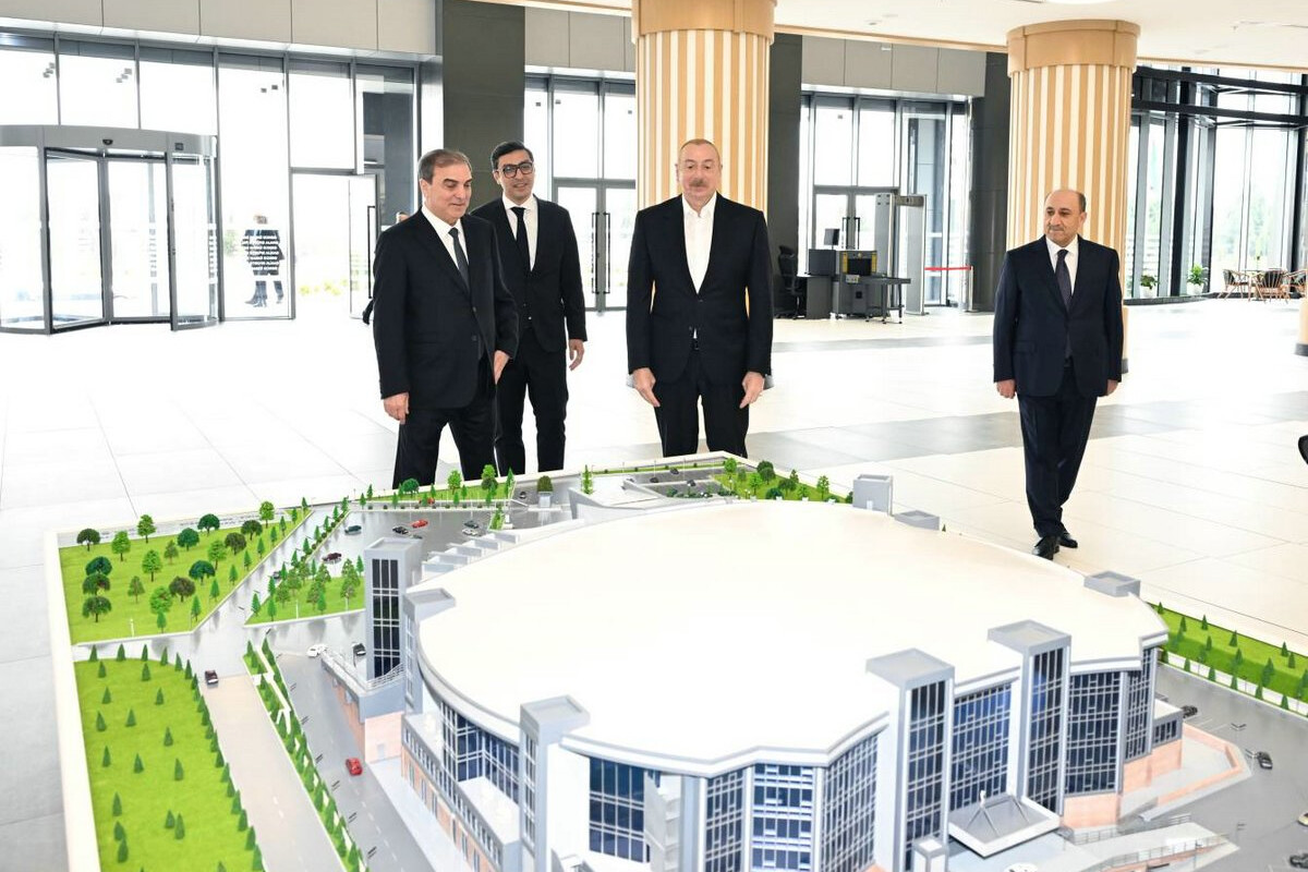 <p>Preizdent Gəncə İdman Sarayının açılışında iştirak edib</p>
