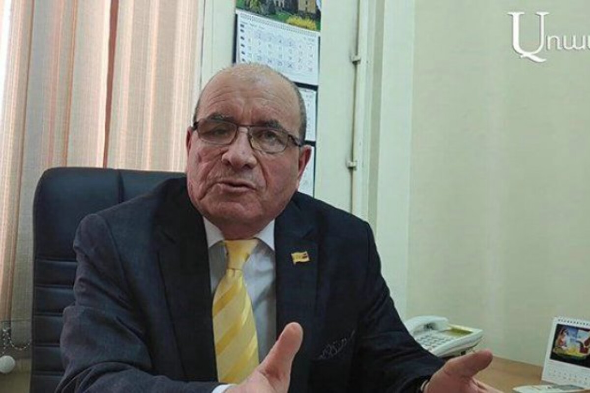 <p>Erməni deputata avtobusda hücum etdilər</p>