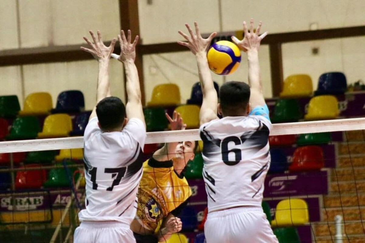 <p>Voleybolçular ilk yarımfinal matçına çıxıblar&nbsp;</p>