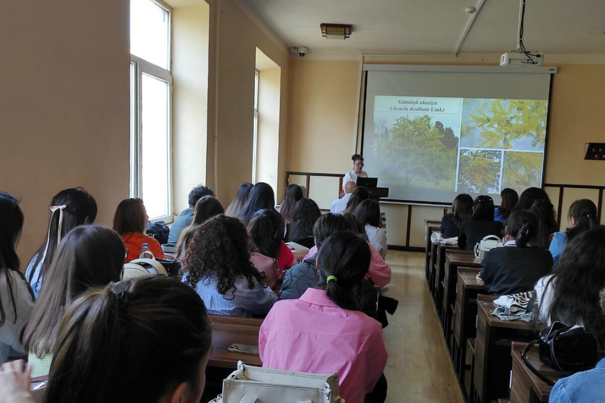 <p>BDU-da elmi seminar: &rdquo;Azərbaycan ərazisində&nbsp;ekoloji streslərə davamlı bitki növlərinin artırılması&rdquo;</p>