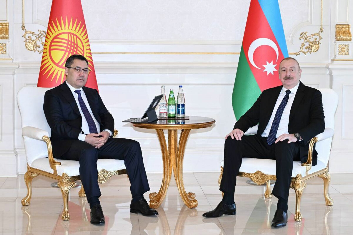 <p>Prezidentlərin məhdud tərkibdə görüşü olub</p>