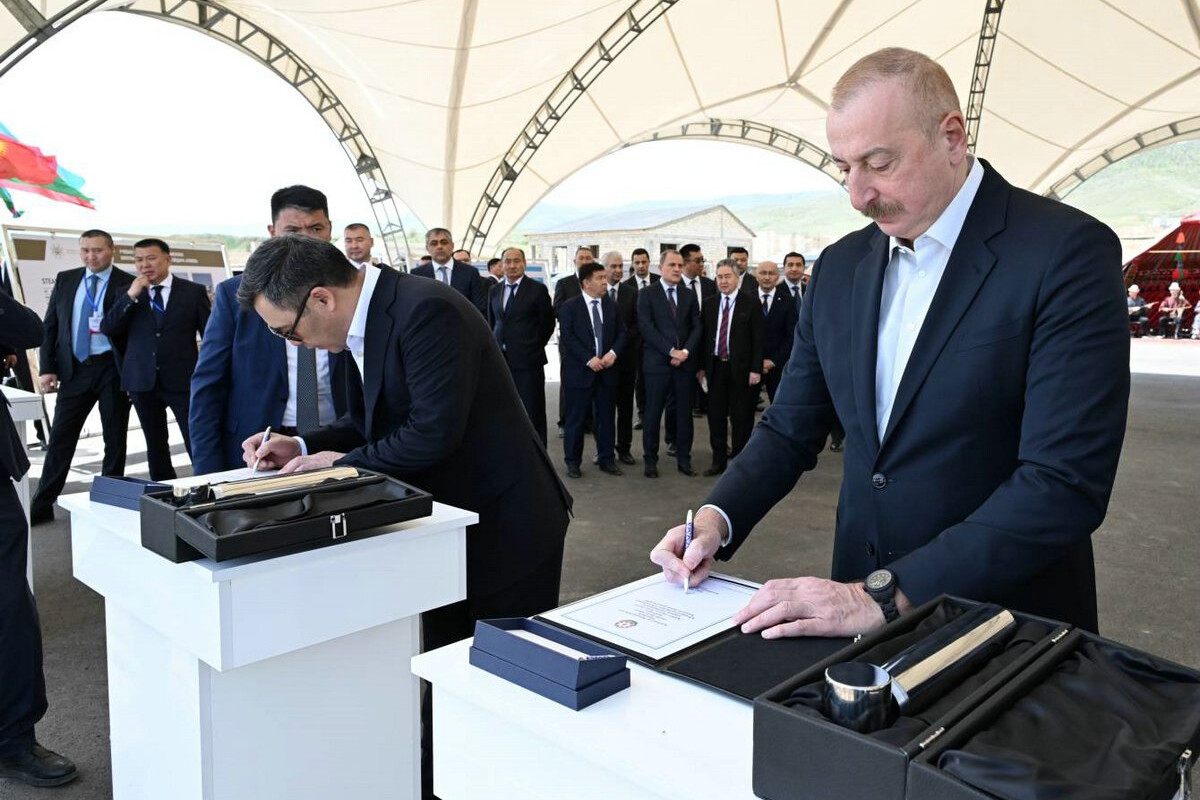 <p>Xıdırlı kənd tam orta məktəbinin təməli qoyuldu</p>