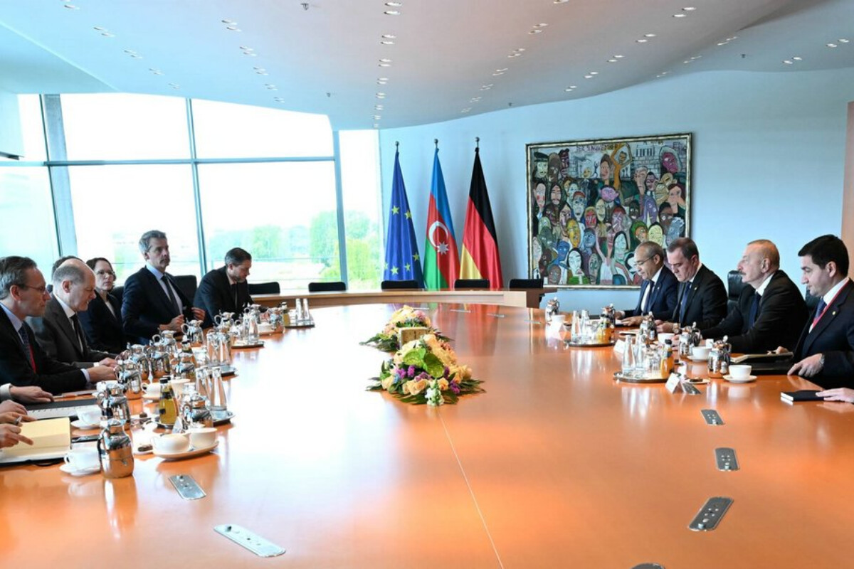 <p>İlham Əliyevin Berlində Kansler Olaf Şolts ilə geniş&nbsp;tərkibdə görüşü keçirilib</p>