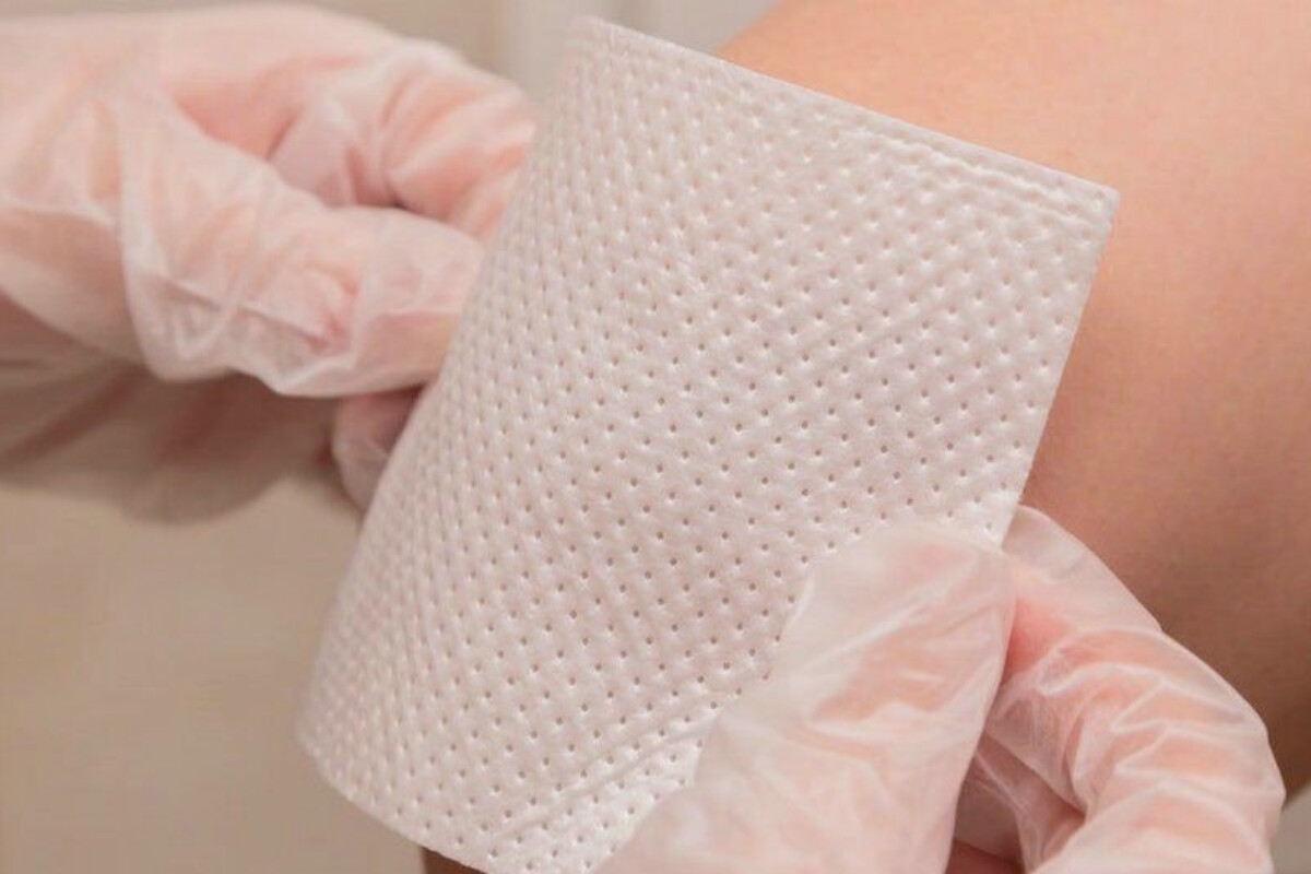 <p>Tibbi plastırın içində xərçəng yaradan maddə tapıldı</p>