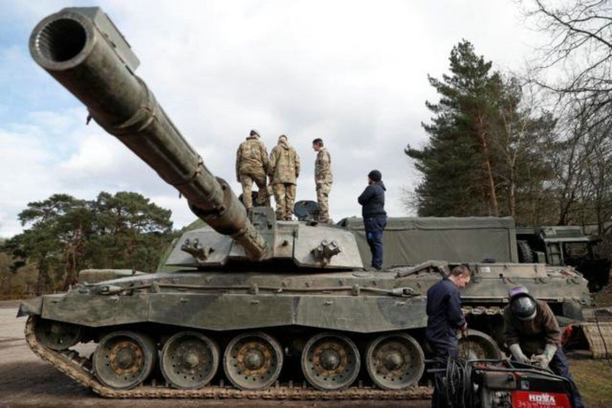 <p>Böyük Britaniya Ukraynaya qüsurlu tankları &ldquo;bağışladı&rdquo;</p>