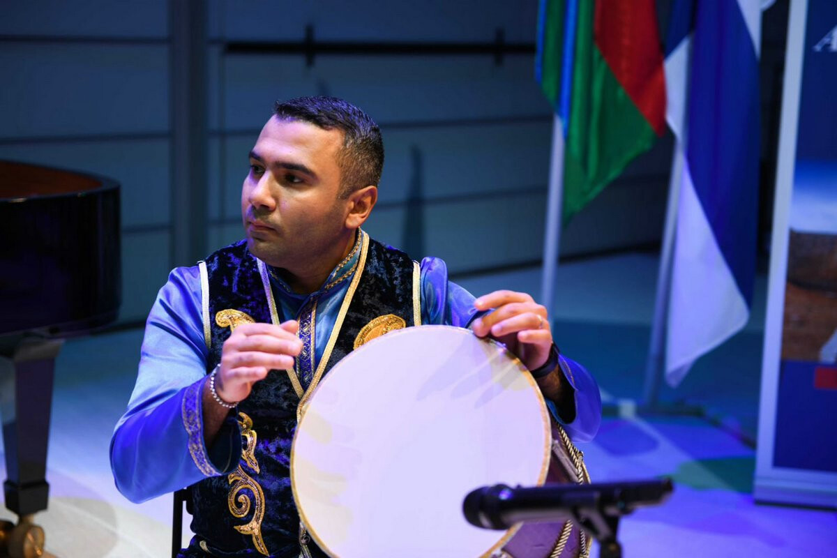 <p>Ölkəmizi qürurla təmsil edən musiqiçimiz Əli Məlikovun&nbsp;yaradıcılıq yolu</p>