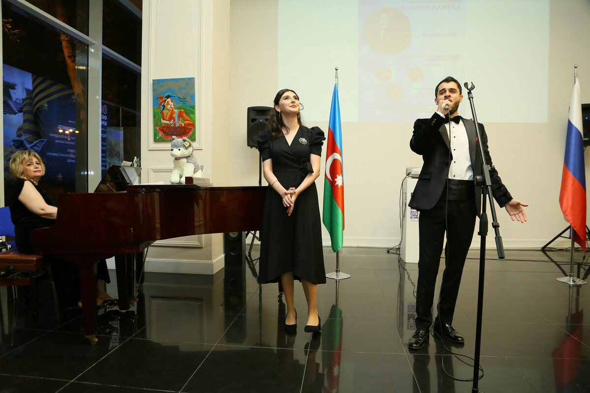 <p>Bakıda Rus Evində Müstəqillik Gününə həsr&nbsp;olunmuş konsert</p>