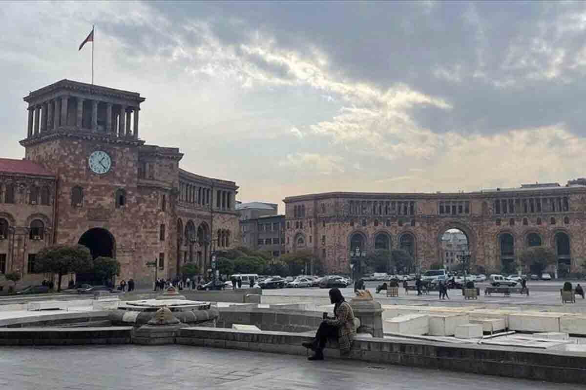 <p>Ermənistanın Belarusdakı səfiri məsləhətləşmələr üçün&nbsp;İrəvana çağırılıb</p>