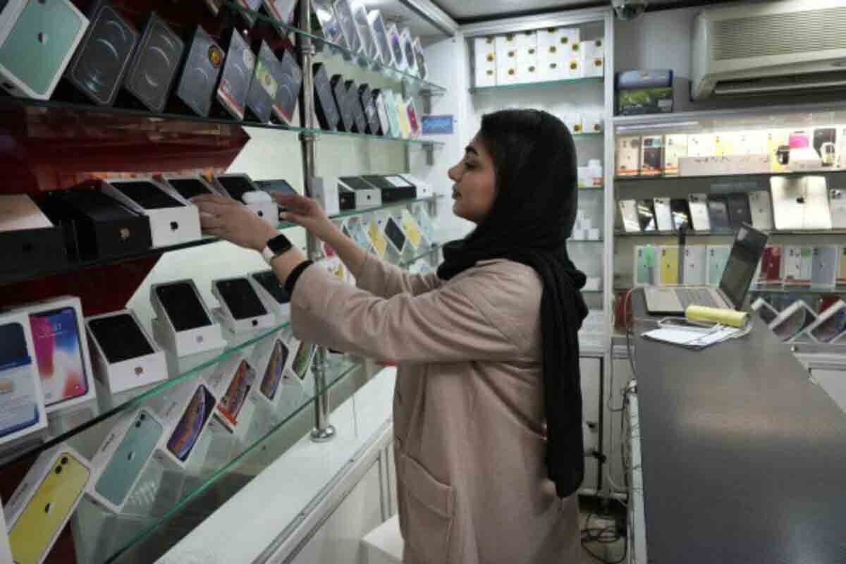 <p>İran "iPhone"ni qadağan etdi</p>