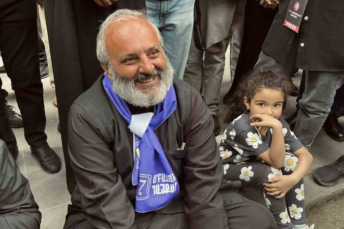 <p>Etirazçılar bütün gecəni binada Paşinyanın&nbsp;qarşısını almaq niyyətindədirlər</p>