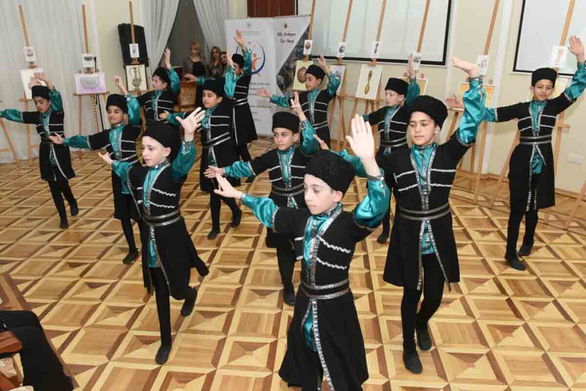 <p>&nbsp;&ldquo;Naxçıvanın maddi, mədəni irsi muzey arxeologiyasıvə etnoqrafiyası müstəvisində&rdquo; adlı sərgi-tədbir keçirilib</p>