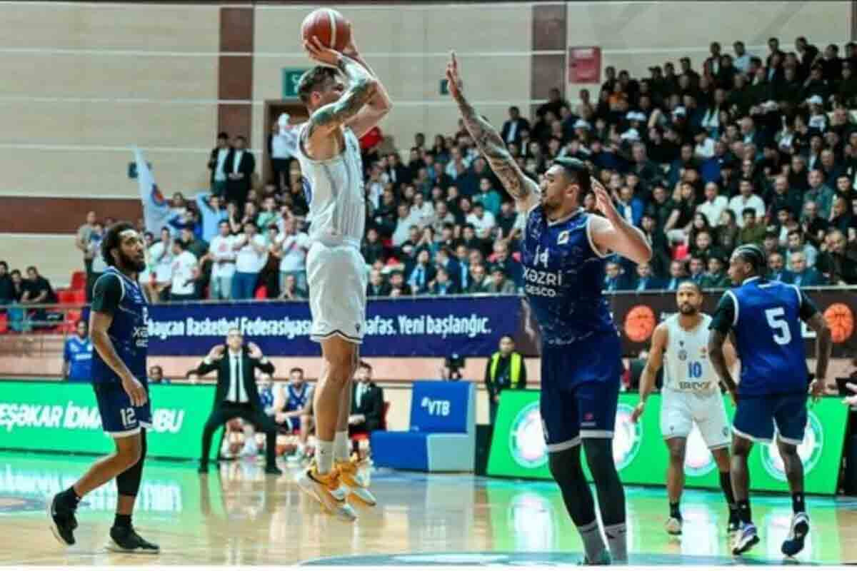 <p>Debütant final seriyasında çempionu rəzil edib</p>