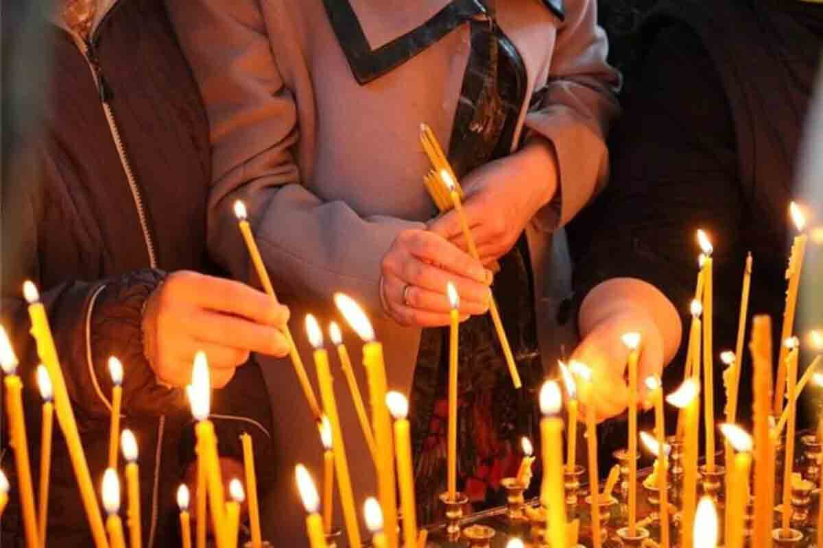 <p>Nəzarətsiz qalan şamlar kilsəni&nbsp;külə döndərdi</p>