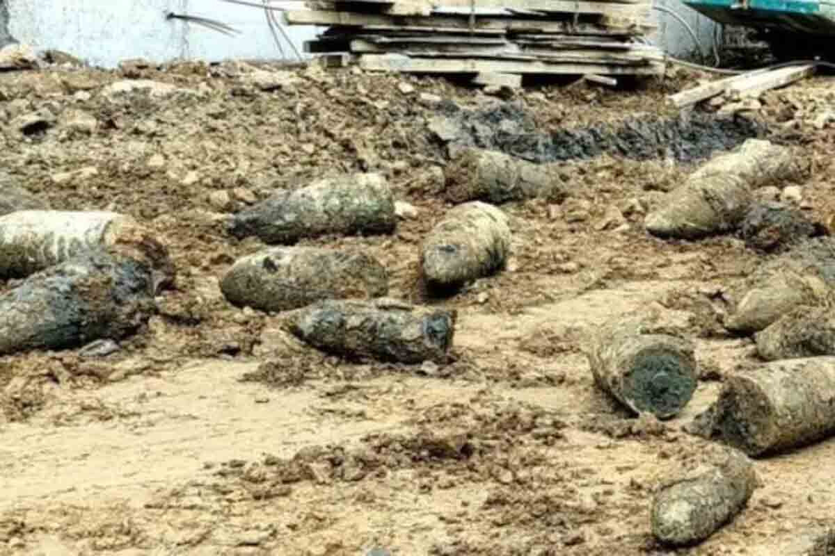 <p>Məktəbin ərazisində 30 mərmi tapıldı&nbsp;</p>