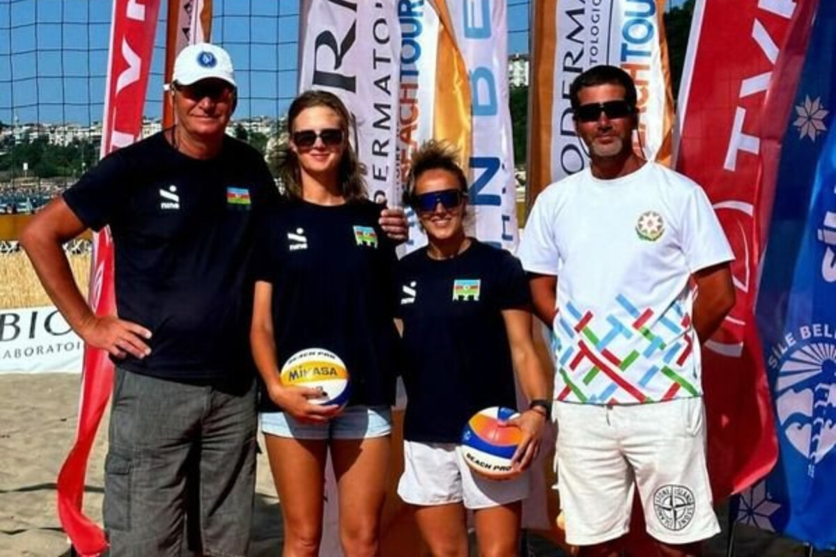 <p>Çimərlik voleybolçularımız 