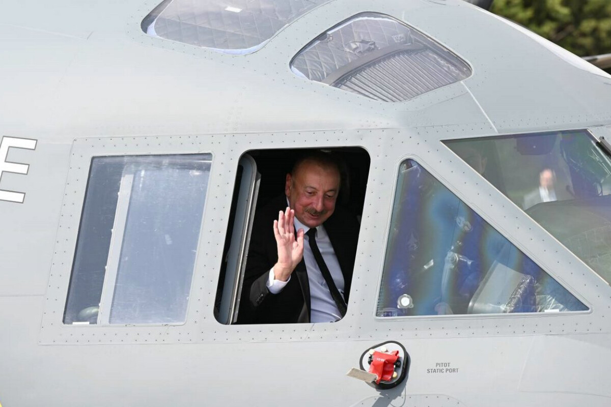 <p>İlham Əliyevə &ldquo;Leonardo&rdquo; şirkətinin istehsalı olan hərbi&nbsp;nəqliyyat təyyarəsi təqdim edilib</p>