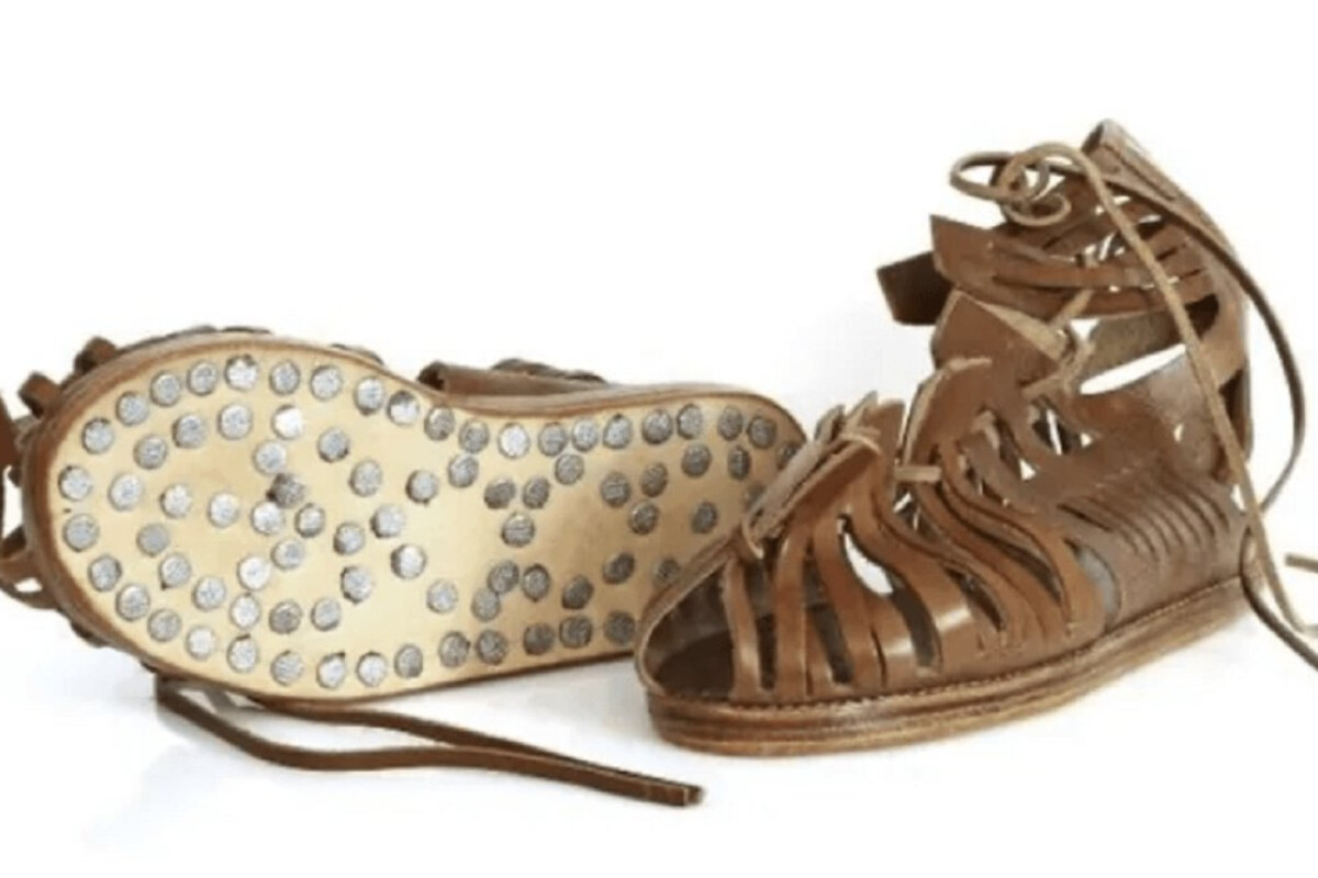 <p>Almaniyada dırnaqları olan qədim Roma&nbsp;hərbi sandalları tapıldı</p>