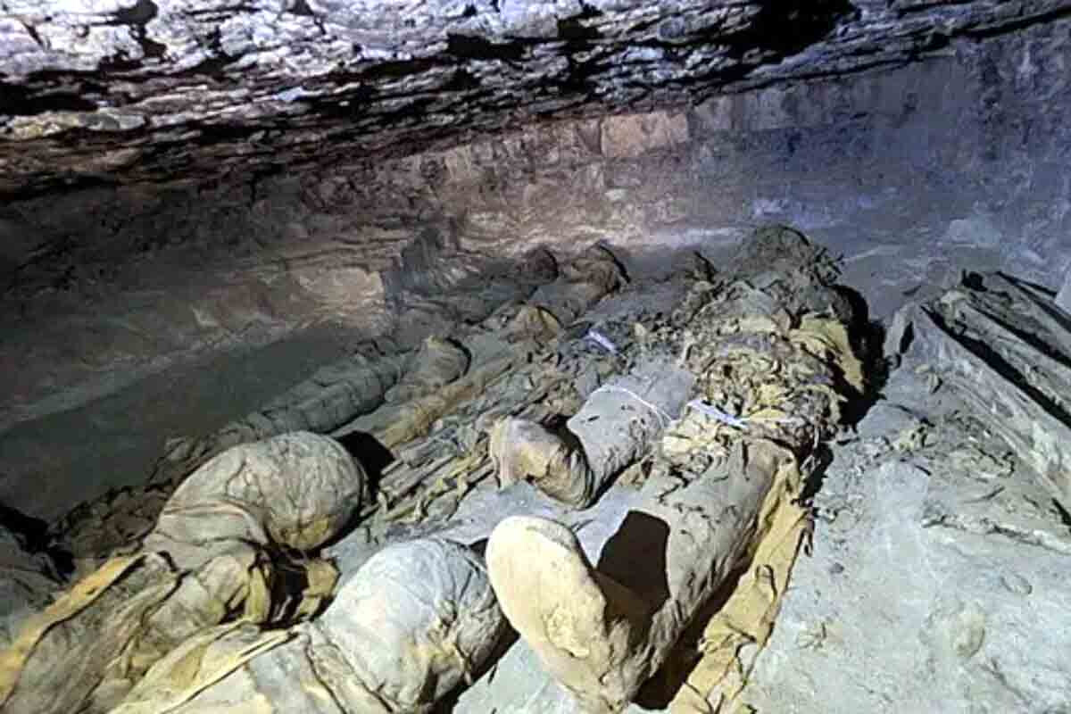 <p>Mumiyalı 30 Qədim Misir məzarı tapıldı</p>