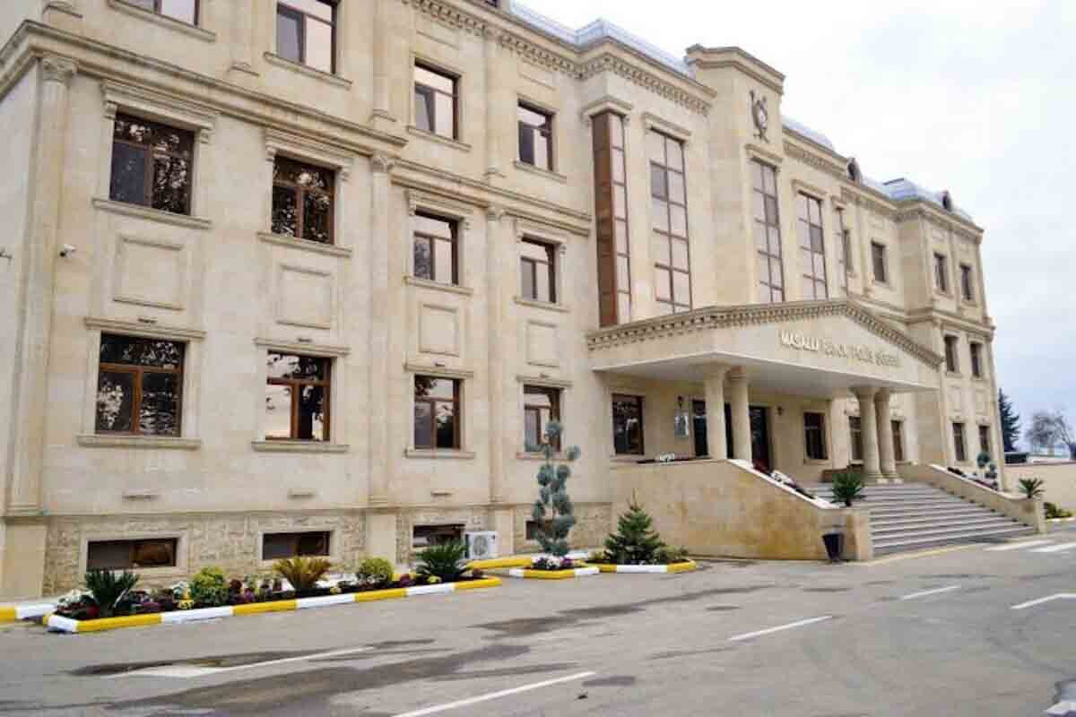 <p>Masallı polisi. Rəis müavini Elvin Əzimov vəzifəsindən&nbsp;kənarlaşdırılıb, &ldquo;aparılıb&rdquo;, ya..???</p>